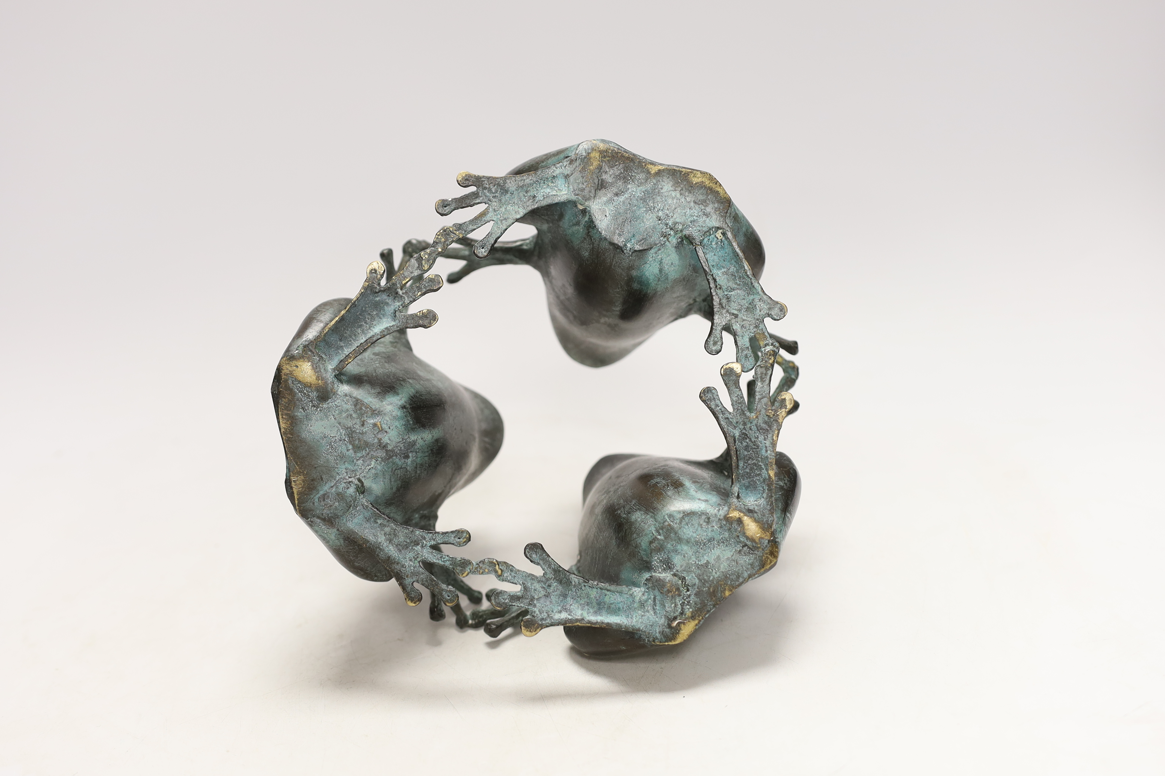 A bronze frog figure group, 18cm in diameter